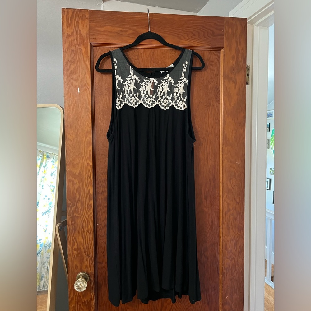 Black and white lace midi dresss